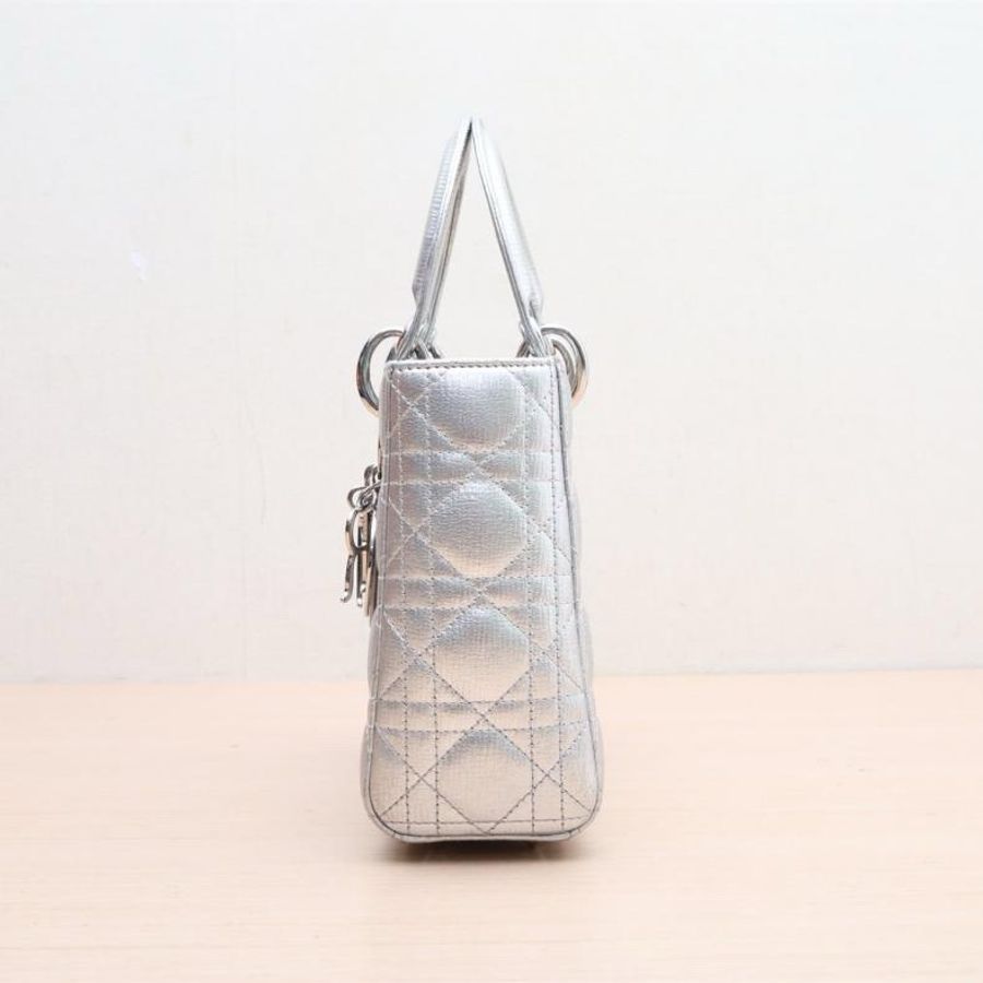 DIOR(迪奧) Lady Dior 戴妃包 四格 銀色  2018 銀扣-1