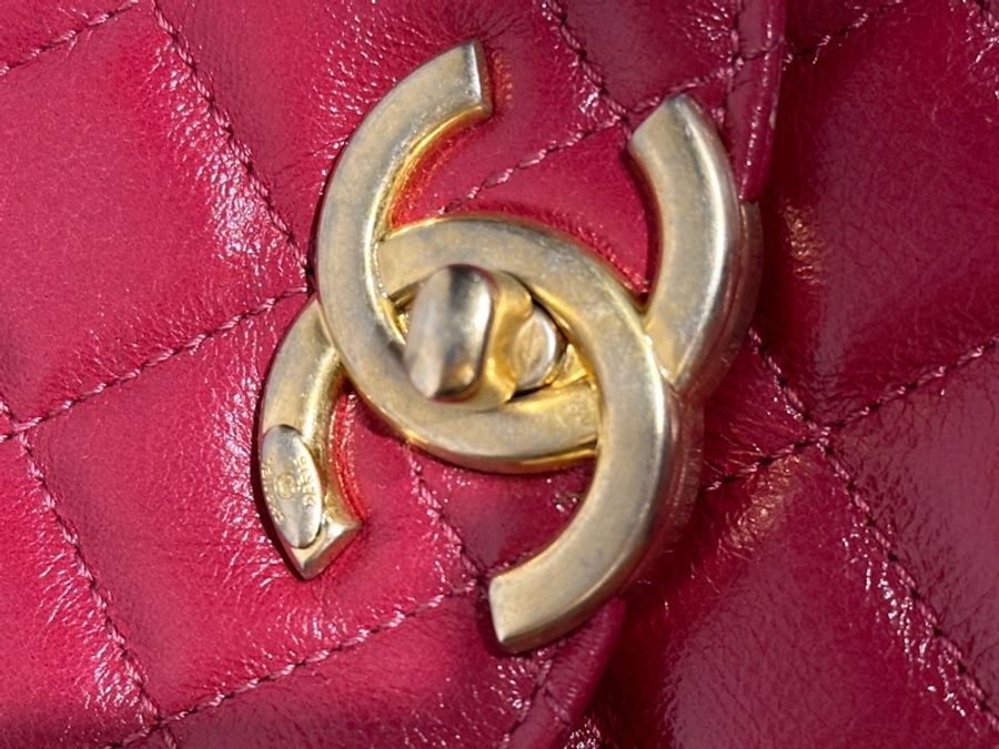 CHANEL香奈兒經典雙C LOGO菱格紋復古鍊帶斜背手替圓餅包紅色-17