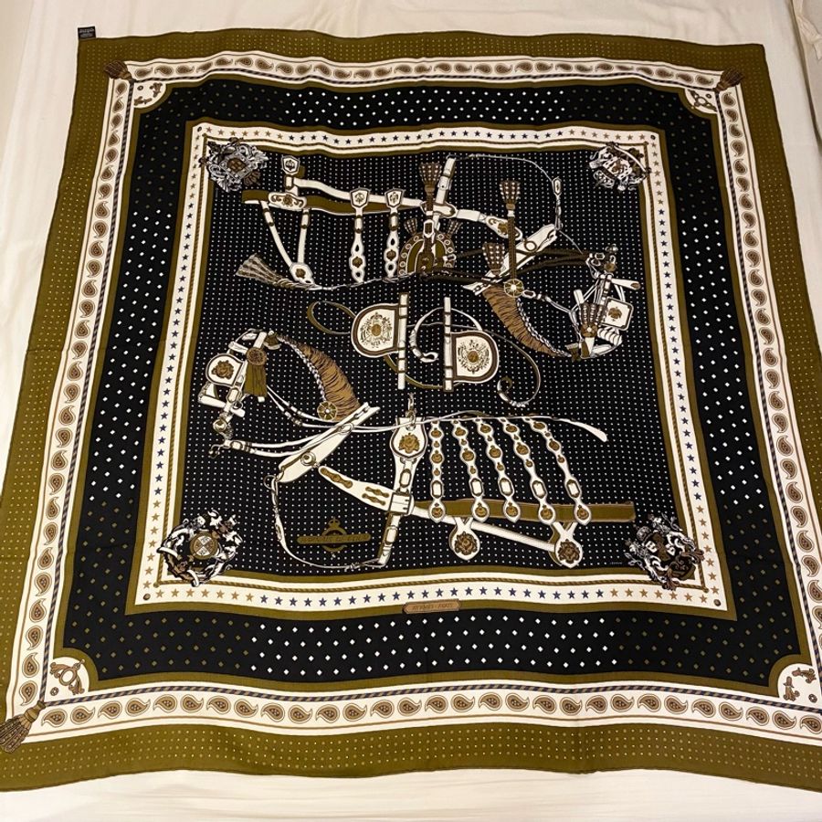 愛馬仕HERMES喀什米爾與真絲混紡茶色方巾/圍巾/披肩Harnais de Cour Bandana 140-0