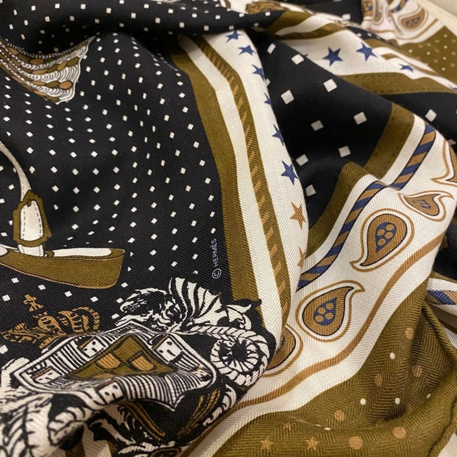 愛馬仕HERMES喀什米爾與真絲混紡茶色方巾/圍巾/披肩Harnais de Cour Bandana 140-2