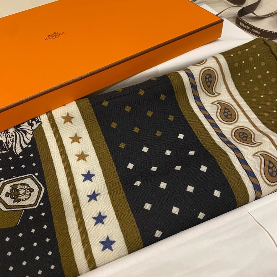 愛馬仕HERMES喀什米爾與真絲混紡茶色方巾/圍巾/披肩Harnais de Cour Bandana 140-4