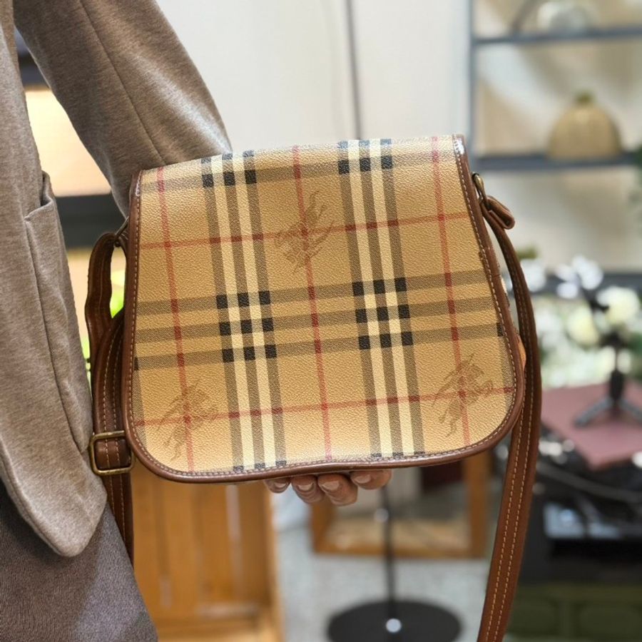 年終出清BURBERRY 斜背肩揹格紋包-2
