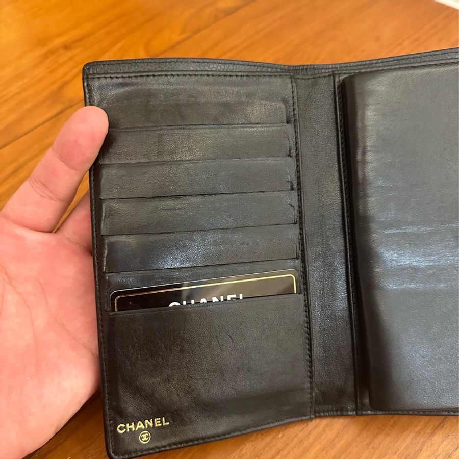CHANEL 黑皮革絕版釦式長夾-12