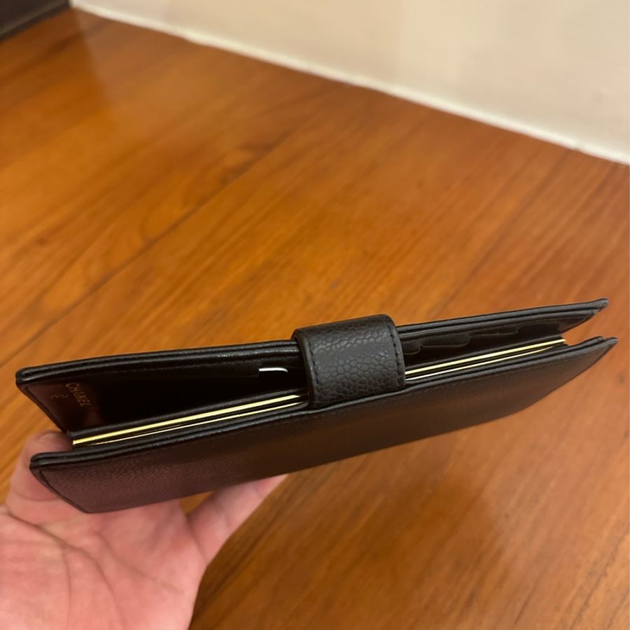CHANEL 黑皮革絕版釦式長夾-15
