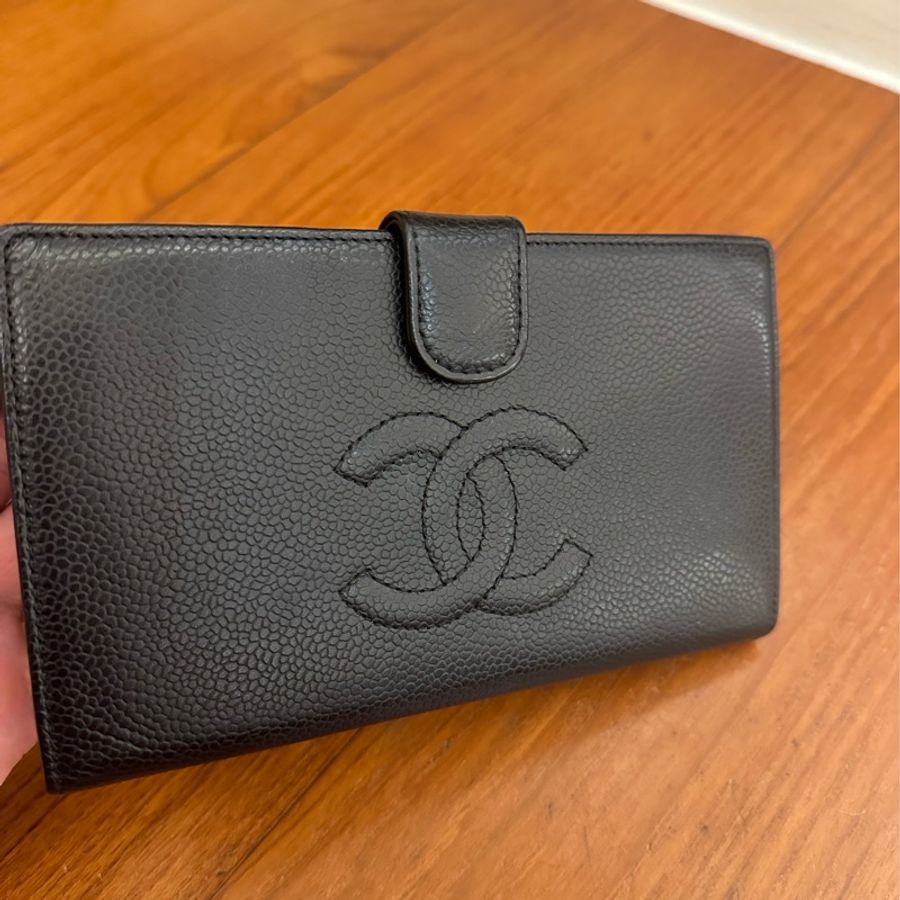 CHANEL 黑皮革絕版釦式長夾-17