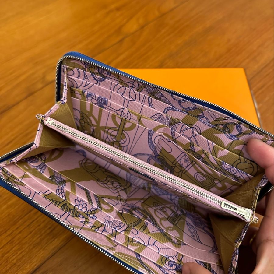 HERMES 藍皮革粉紫絲巾ㄇ拉長夾-6