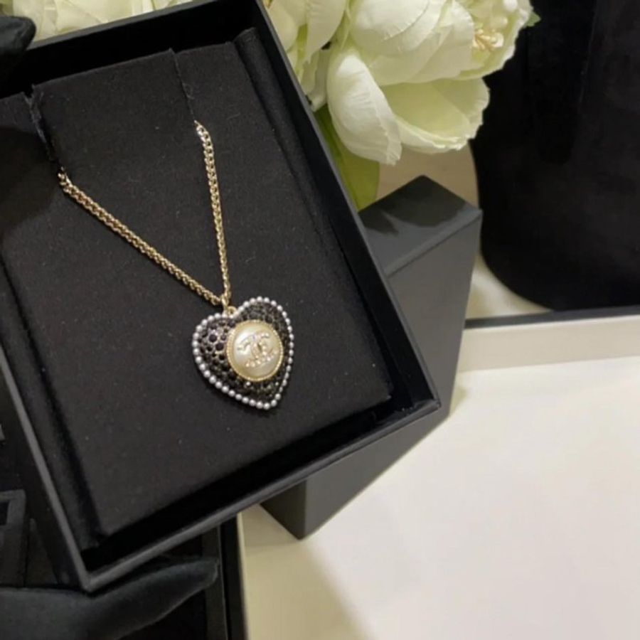 CHANEL淡金珍珠黑鑽愛心項鍊-1