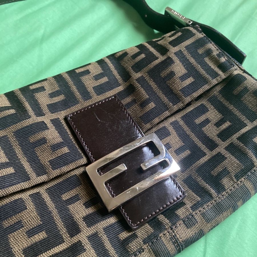 Fendi 中古 老花 法棍包 (已售出)-3