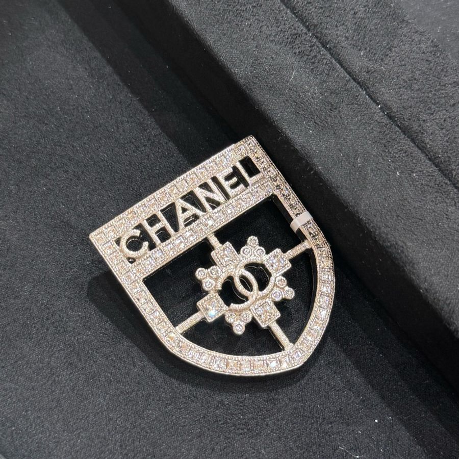 Chanel 銀盾牌胸針-5