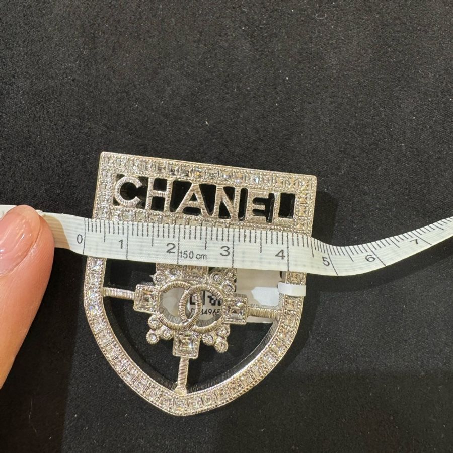 Chanel 銀盾牌胸針-9