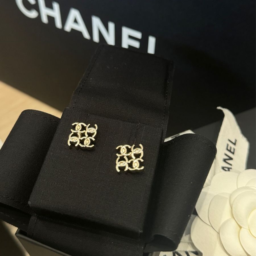 chanel 4C鏤空耳環 全新-2