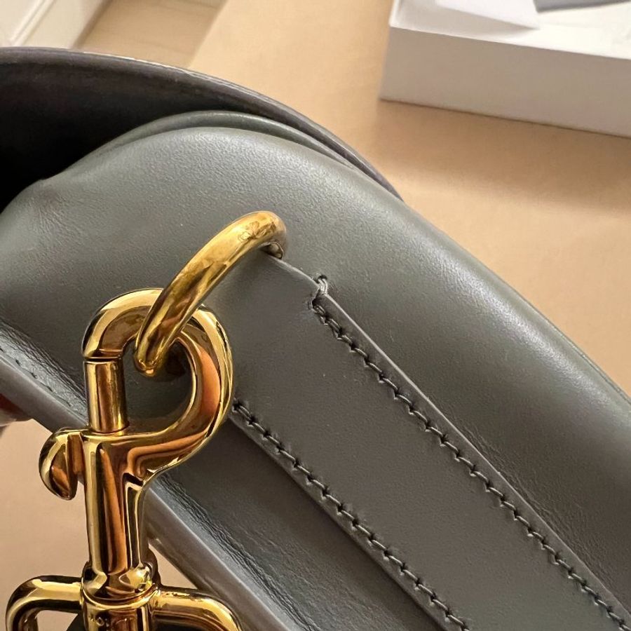 Dior Bobby 中號 霧霾藍-9