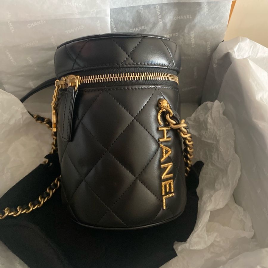 cosmetic bag in chains-5