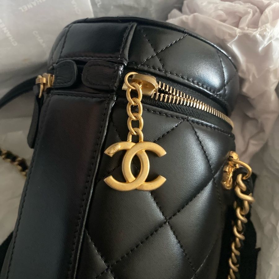 cosmetic bag in chains-10