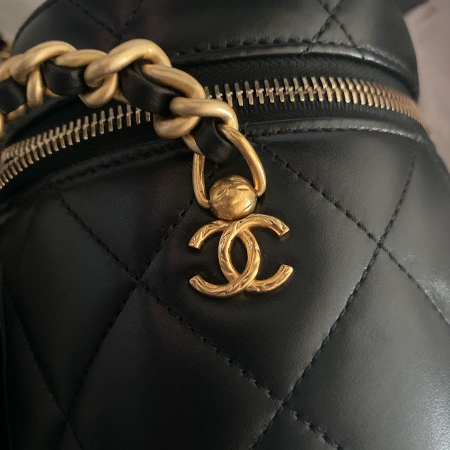 cosmetic bag in chains-12
