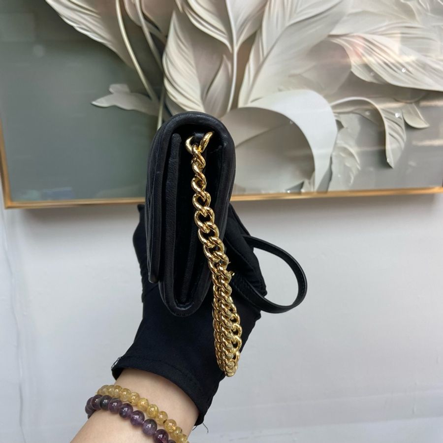 PRE OWRED MIU MIU 黑色皺褶 WOC 信封包 長款 金色條鏈 錢包 斜挎包 長銀包 多用途-3