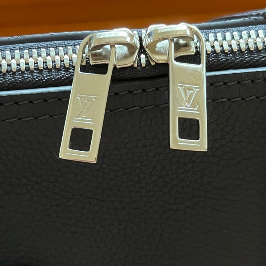 LOUIS VUITTON M11602 City Keepall深藍色牛皮斜背包-17