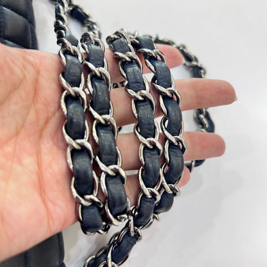 CHANEL 翻蓋口蓋 LOGO銀釦 方格鍊條包(黑色)-25