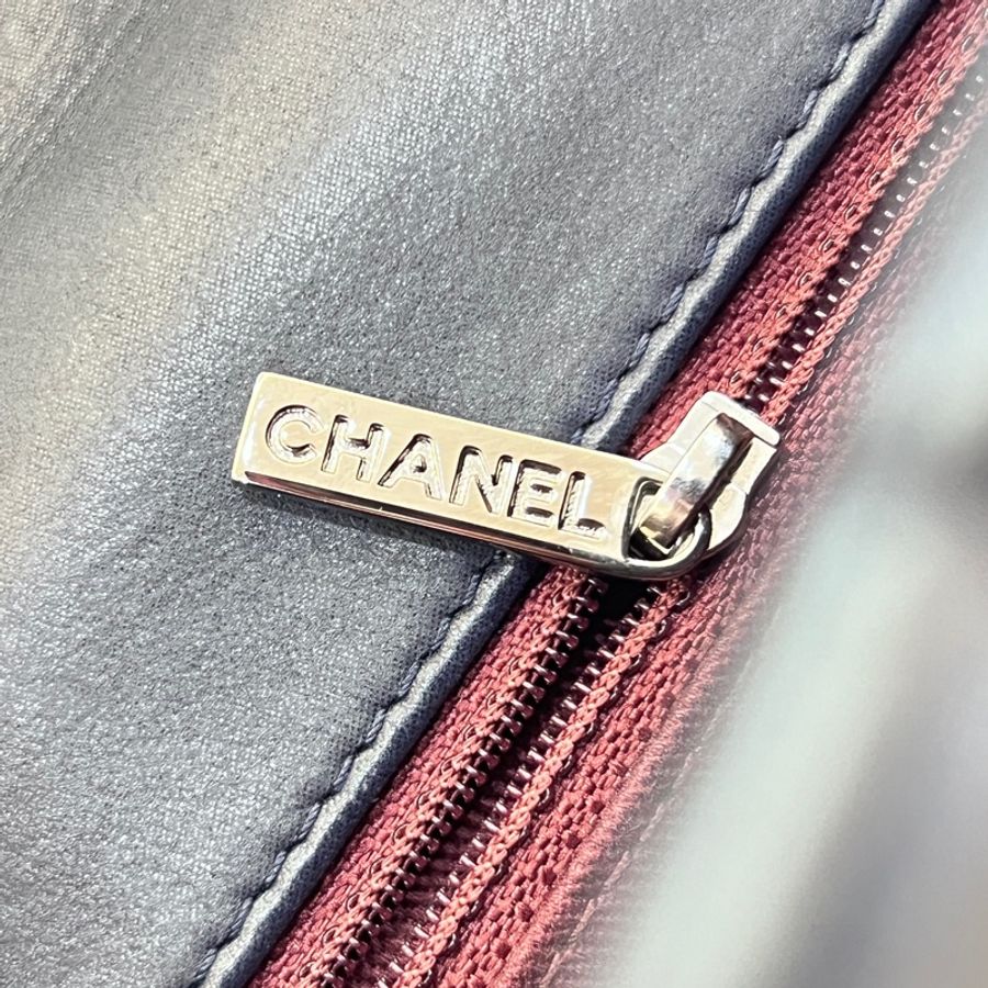 CHANEL 翻蓋口蓋 LOGO銀釦 方格鍊條包(黑色)-30