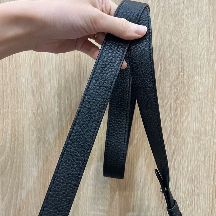 Fendi 黑牛皮銀釦扁斜背包Baguette7VA524-13