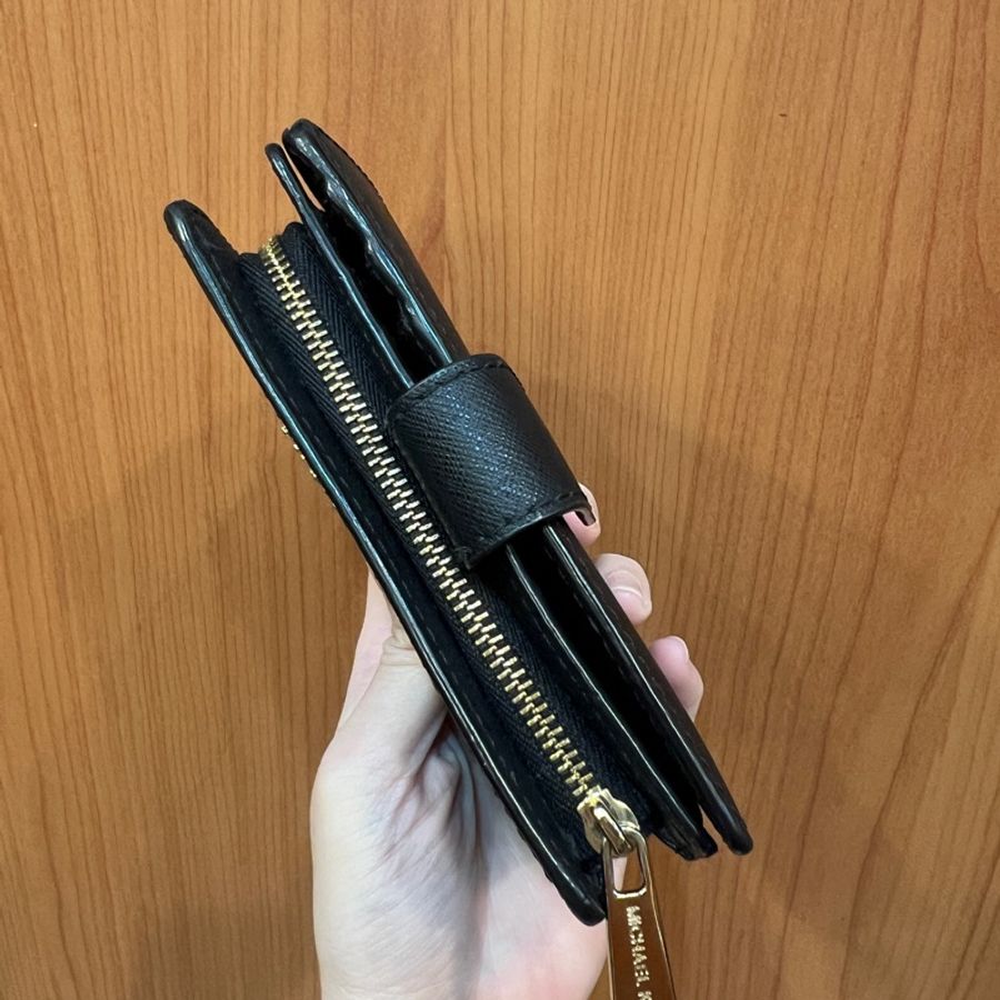 MK 黑防刮皮質短夾-2