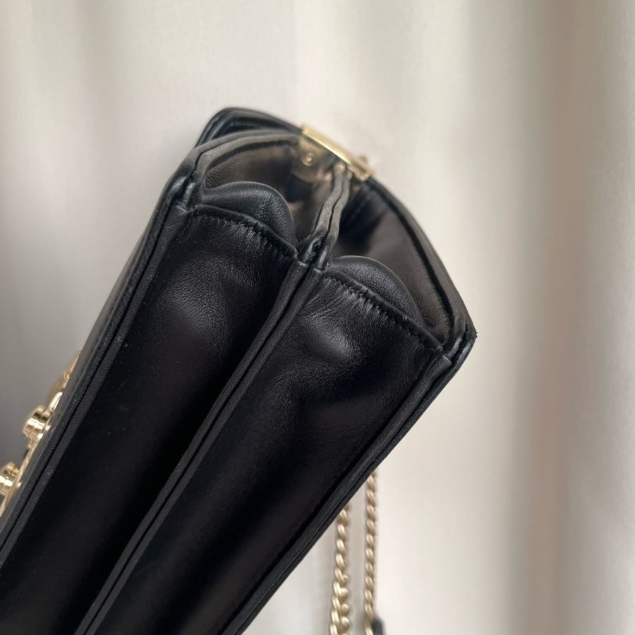 《雙11骨折價》（全新品、配件🈵）Miu Miu Confidential 刺繡麻布掛肩帶 RFID晶片款 斜背包 單肩包 腋下包-15