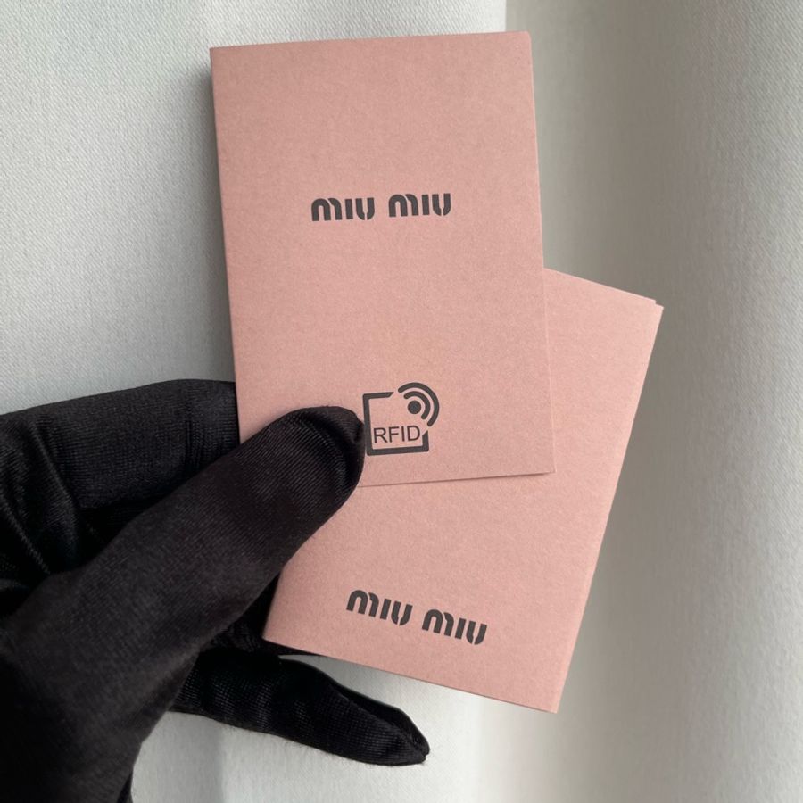 《雙11骨折價》（全新品、配件🈵）Miu Miu Confidential 刺繡麻布掛肩帶 RFID晶片款 斜背包 單肩包 腋下包-24