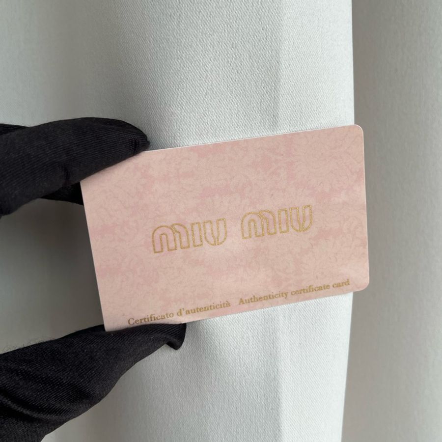 《雙11骨折價》（全新品、配件🈵）Miu Miu Confidential 刺繡麻布掛肩帶 RFID晶片款 斜背包 單肩包 腋下包-25