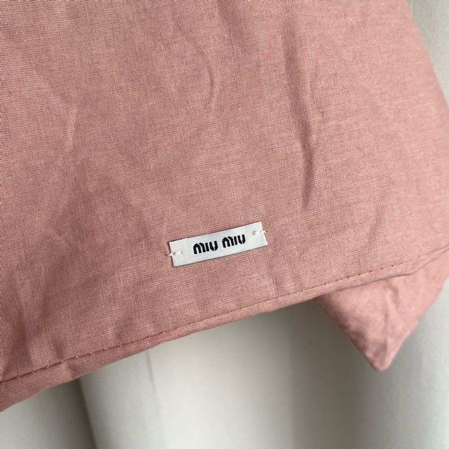 《雙11骨折價》（全新品、配件🈵）Miu Miu Confidential 刺繡麻布掛肩帶 RFID晶片款 斜背包 單肩包 腋下包-26