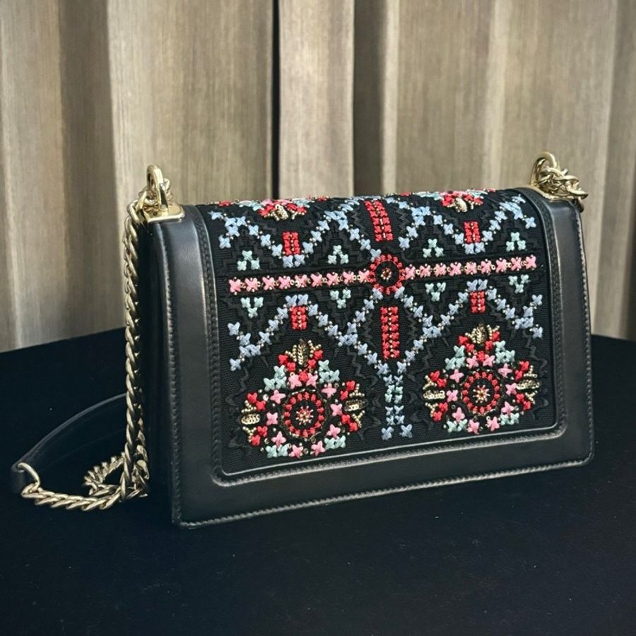 《雙11骨折價》（全新品、配件🈵）Miu Miu Confidential 刺繡麻布掛肩帶 RFID晶片款 斜背包 單肩包 腋下包-1