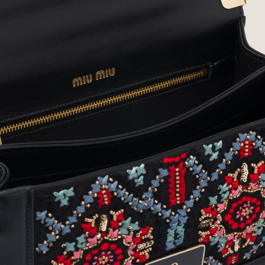 《雙11骨折價》（全新品、配件🈵）Miu Miu Confidential 刺繡麻布掛肩帶 RFID晶片款 斜背包 單肩包 腋下包-30