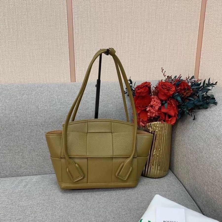 Bottega Veneta 葆蝶家 arco系列單肩手提包尺寸:20*33-0