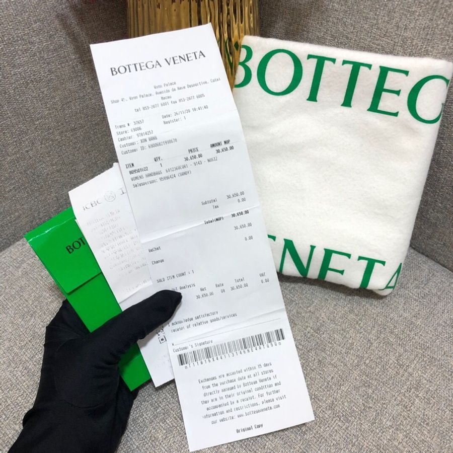 Bottega Veneta 葆蝶家 cassete系列膨脹枕頭白色羊皮手提斜挎郵差包 30×18cm 2020年購入-8