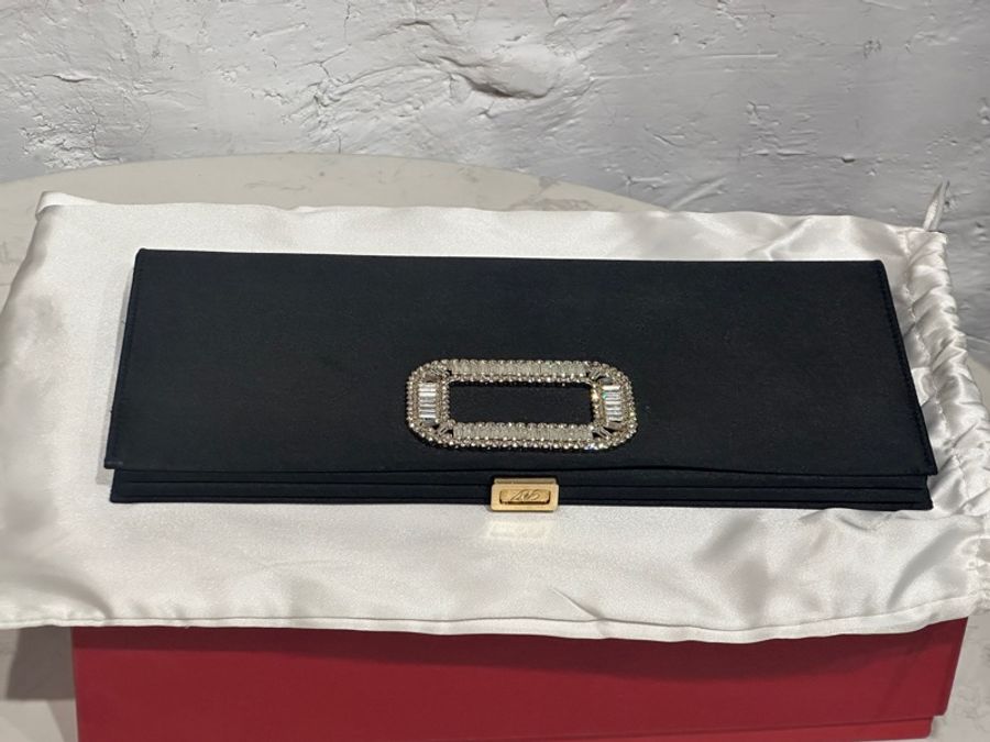 Roger Vivier 黑色緞面方型鑽款晚宴包-4