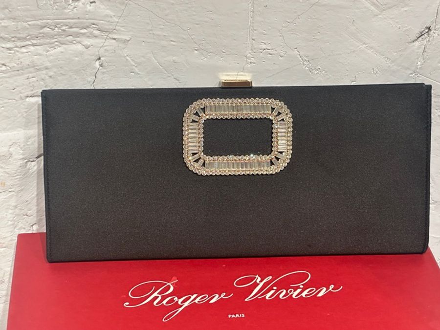 Roger Vivier 黑色緞面方型鑽款晚宴包-6