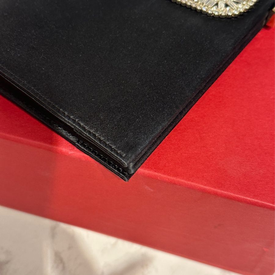 Roger Vivier 黑色緞面方型鑽款晚宴包-9