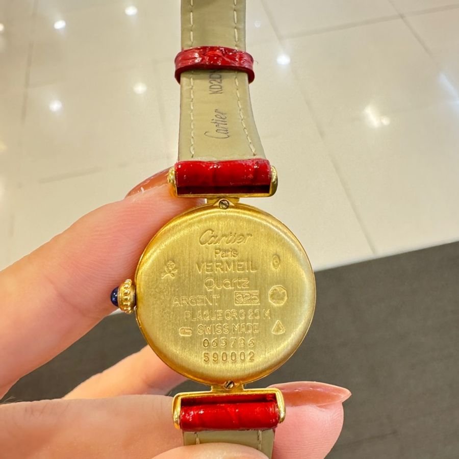 卡地亞Cartier 卡地亞小旋風 952銀包金 後鑲鑽石英女表,實物很閃耀,錶盤24mm,外觀精緻,靚麗奪目,亮紅色錶帶搭配金色錶盤更顯時尚氣質,佩戴效果猶如顯白神器-16