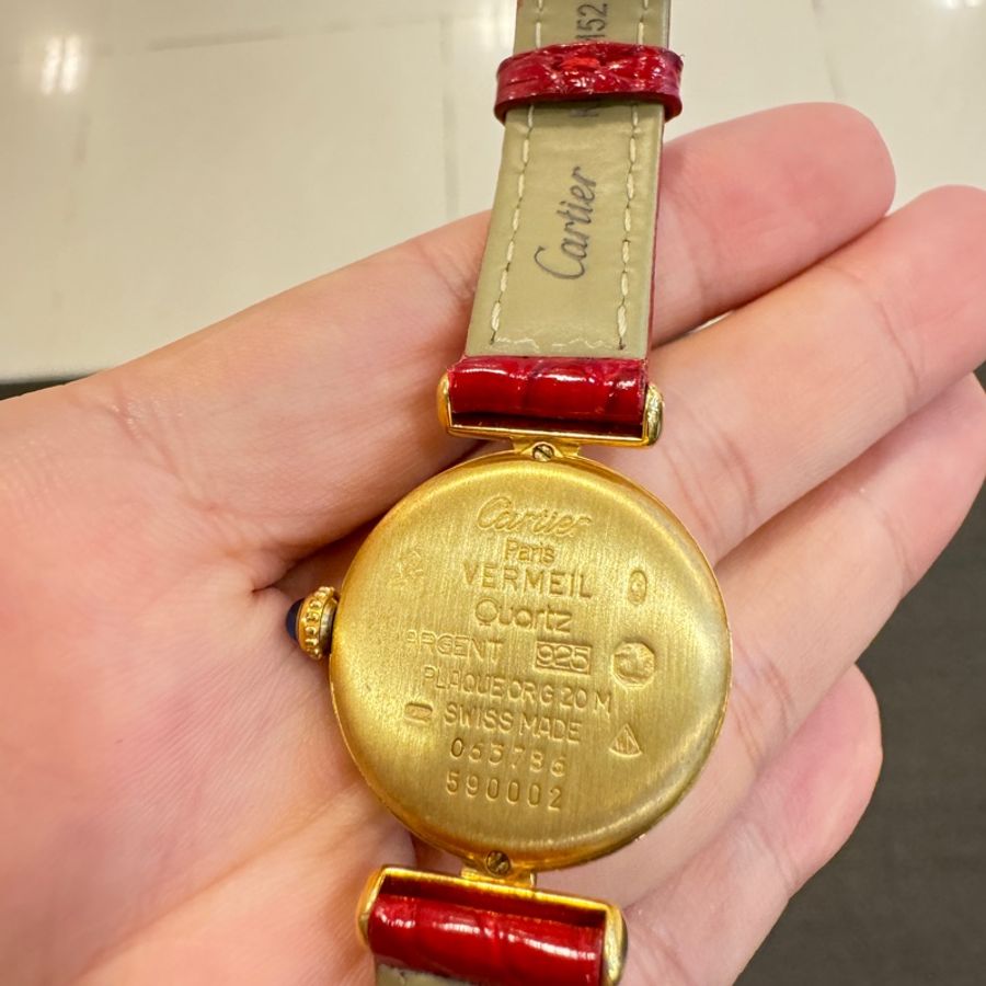 卡地亞Cartier 卡地亞小旋風 952銀包金 後鑲鑽石英女表,實物很閃耀,錶盤24mm,外觀精緻,靚麗奪目,亮紅色錶帶搭配金色錶盤更顯時尚氣質,佩戴效果猶如顯白神器-27