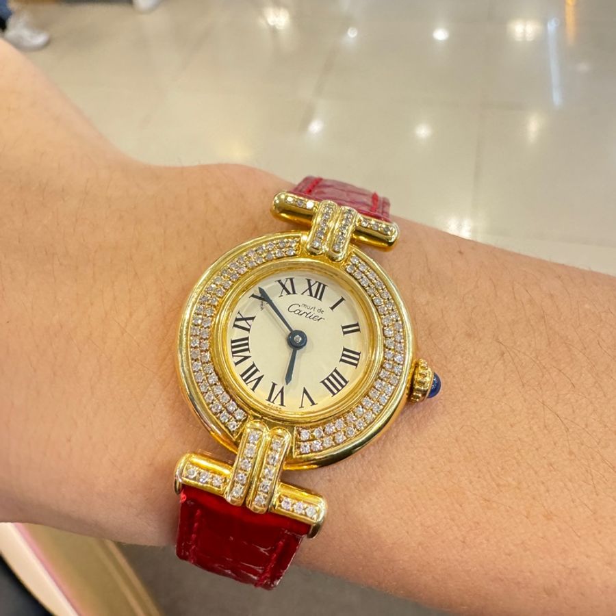 卡地亞Cartier 卡地亞小旋風 952銀包金 後鑲鑽石英女表,實物很閃耀,錶盤24mm,外觀精緻,靚麗奪目,亮紅色錶帶搭配金色錶盤更顯時尚氣質,佩戴效果猶如顯白神器-11