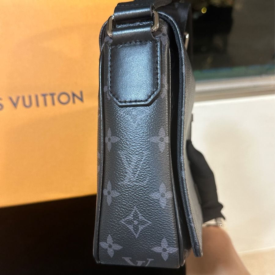 98新閒置釋出🔥Lv District 小號郵差包🖤配件齊全🔥-9