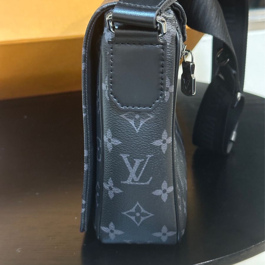 98新閒置釋出🔥Lv District 小號郵差包🖤配件齊全🔥-10