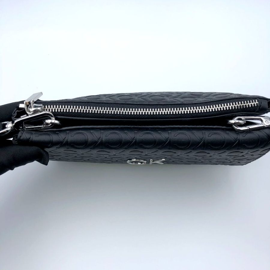 【極新】稀有款 Calvin Klein,CK LOGO壓紋雙層斜背包,肩背包,隨身包,手拿包,女包,逛街包,二手真品,正品,現貨-6