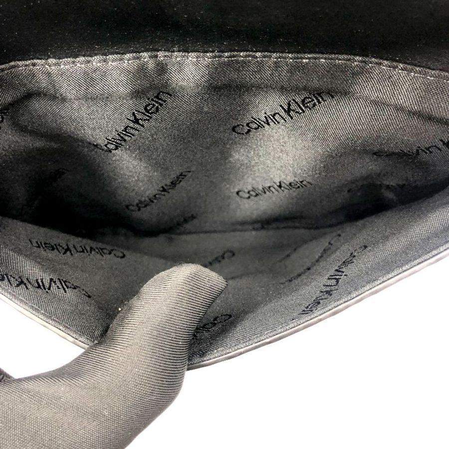 【極新】稀有款 Calvin Klein,CK LOGO壓紋雙層斜背包,肩背包,隨身包,手拿包,女包,逛街包,二手真品,正品,現貨-14