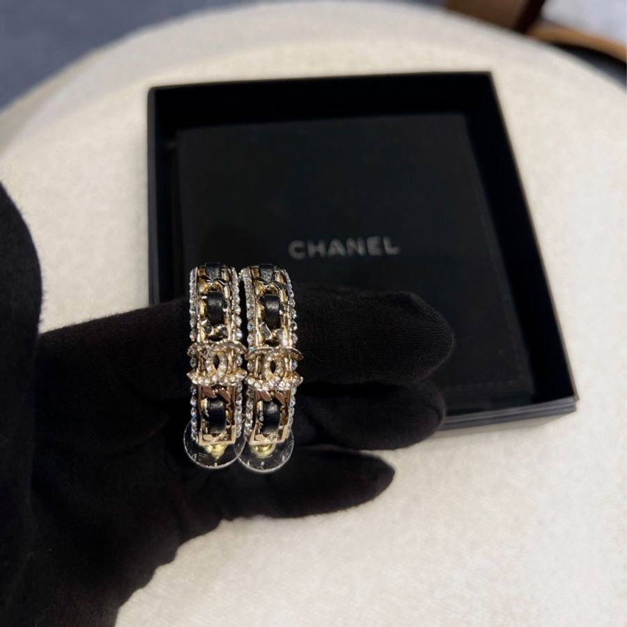 ►  全新 Chanel星鑽皮穿耳環-0