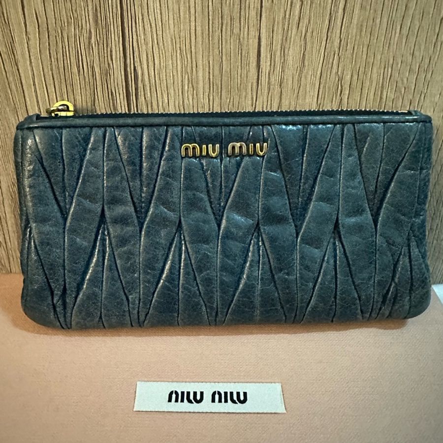 專櫃正品 MIU MIU 復古皮材質款單鏈薄長夾 藍色-0