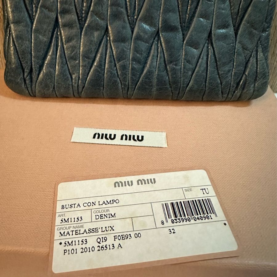 專櫃正品 MIU MIU 復古皮材質款單鏈薄長夾 藍色-5