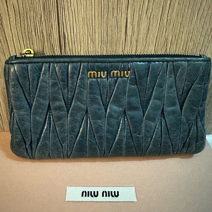 專櫃正品 MIU MIU 復古皮材質款單鏈薄長夾 藍色-6