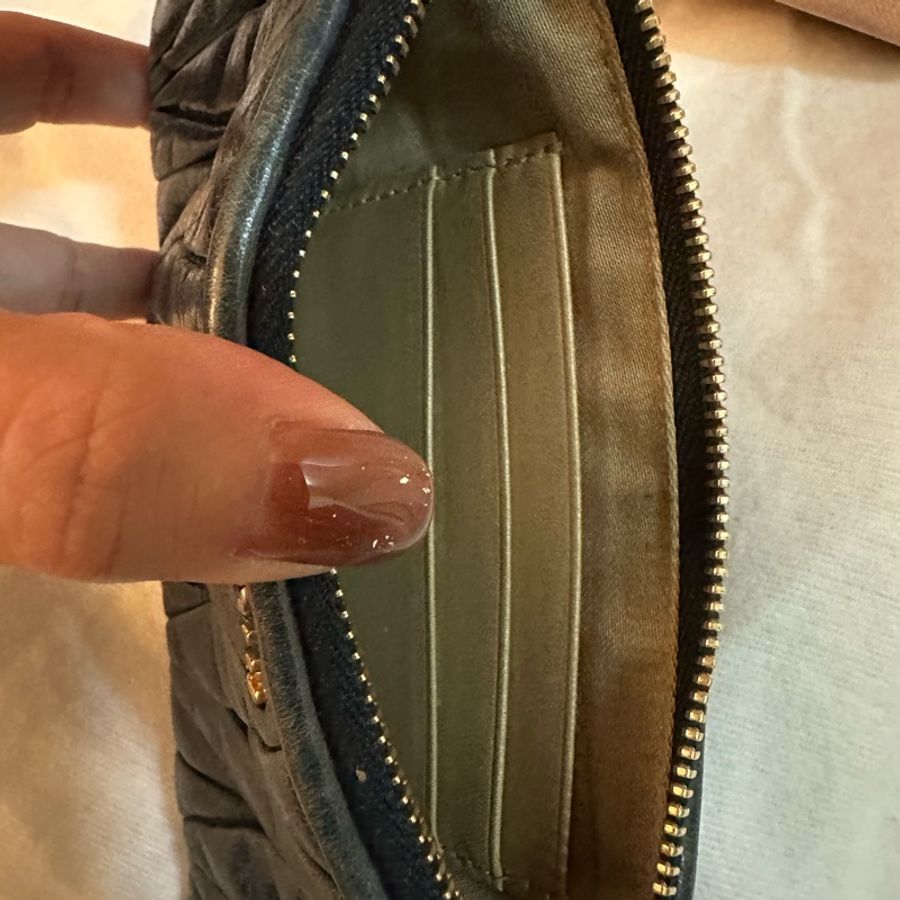 專櫃正品 MIU MIU 復古皮材質款單鏈薄長夾 藍色-16