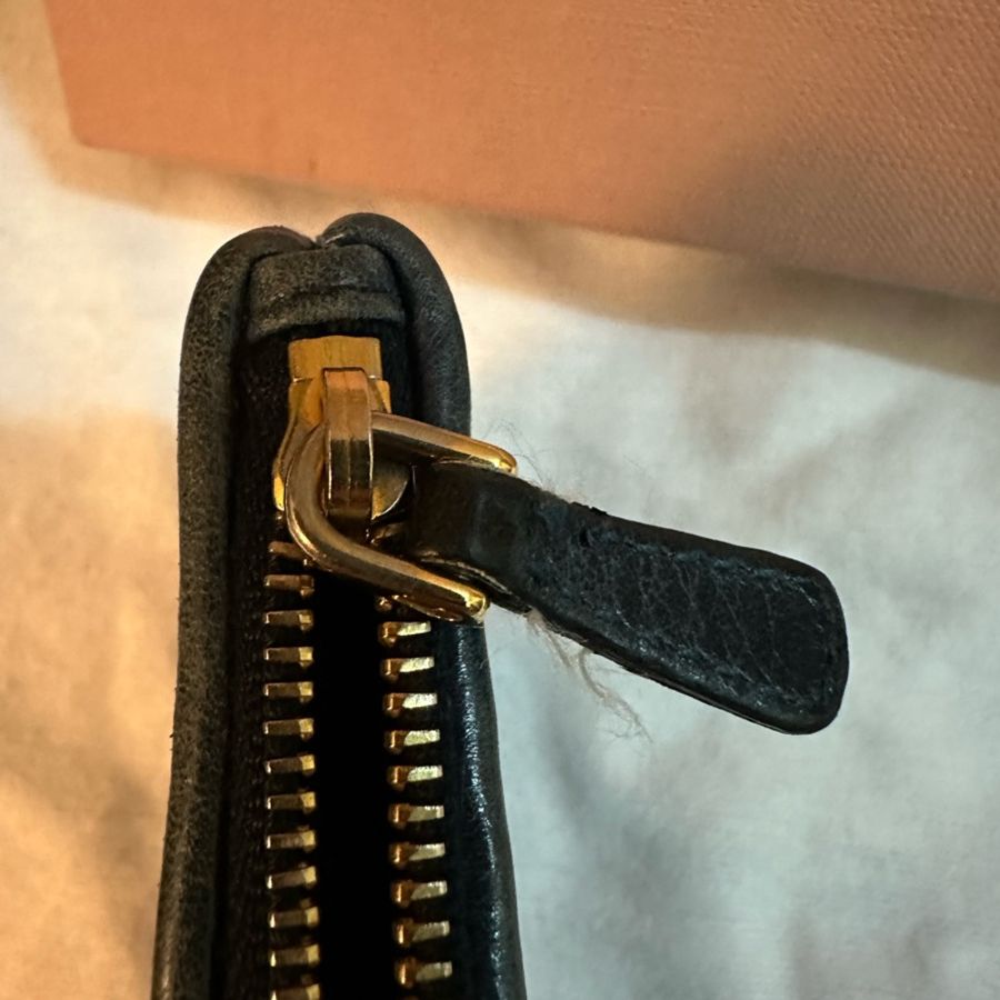 專櫃正品 MIU MIU 復古皮材質款單鏈薄長夾 藍色-25