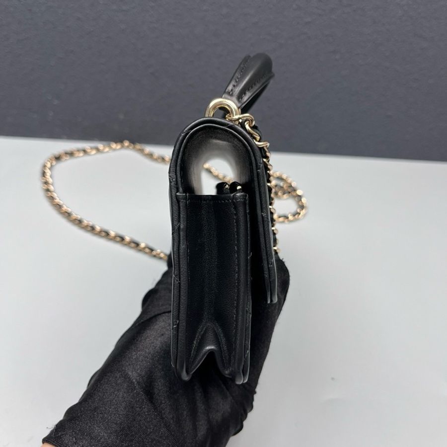 Chanel 24p 黑金羊皮mini handle cf woc手柄款-6